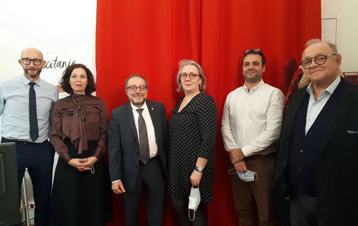 photo2212.jpg (35 KB)